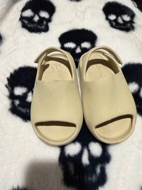 Yeezy Slides